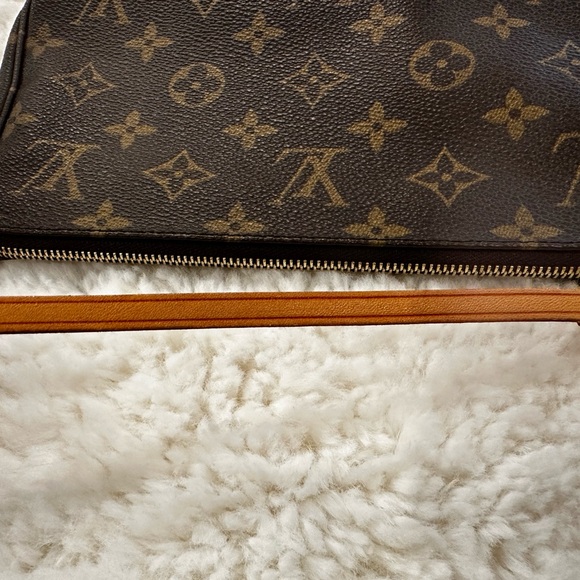 Louis Vuitton Pochette - Picture 6 of 15